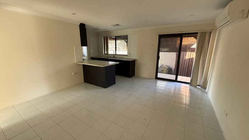 Photo - 7 Mcandrew Close, Lurnea NSW 2170 - Image 1