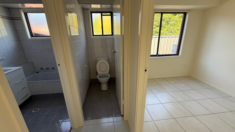 Photo - 7 Mcandrew Close, Lurnea NSW 2170 - Image 10