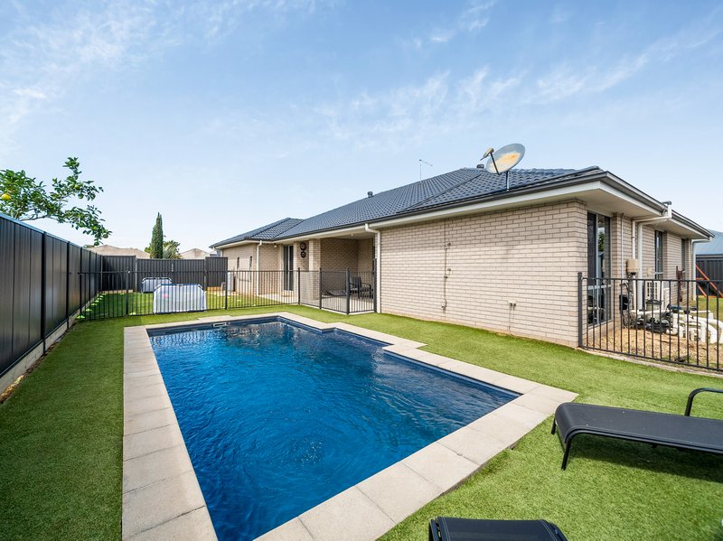 Photo - 7 Mckavanagh Street, Caboolture QLD 4510 - Image 2