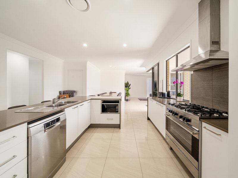 Photo - 7 Mckavanagh Street, Caboolture QLD 4510 - Image 6