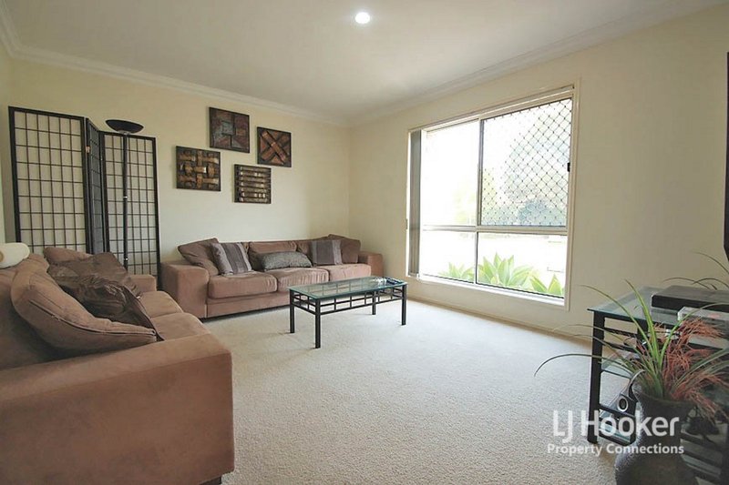 Photo - 7 Mckinlay Crescent, Murrumba Downs QLD 4503 - Image 3