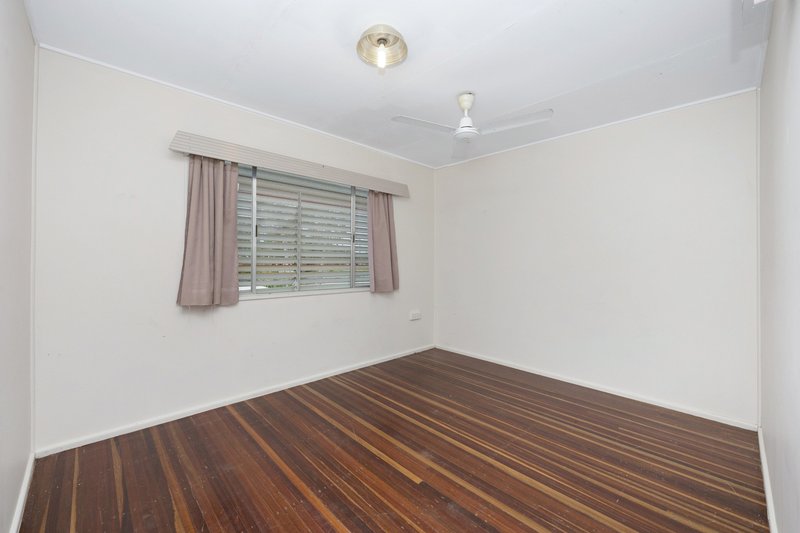 Photo - 7 Mclauchlan Crescent, Kelso QLD 4815 - Image 7