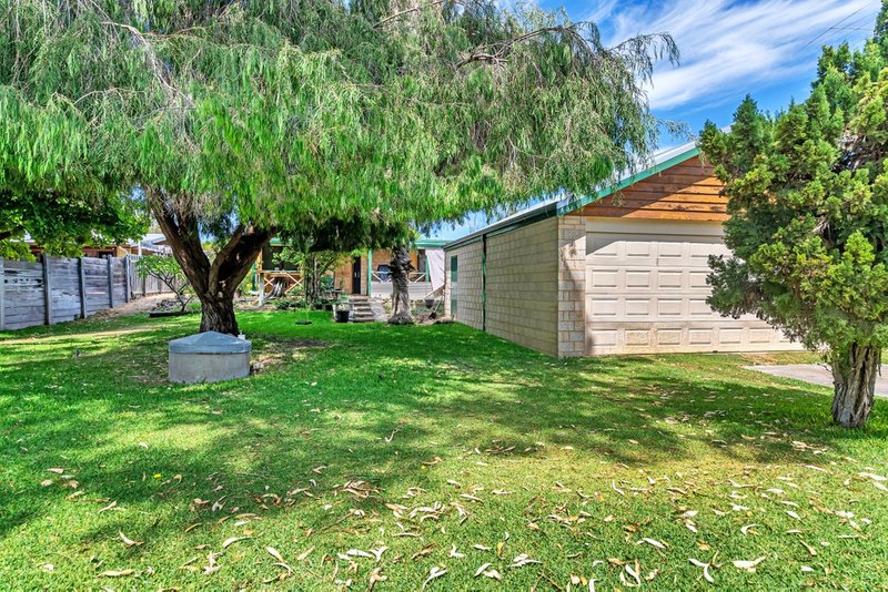 Photo - 7 Mead Street, Warnbro WA 6169 - Image 2