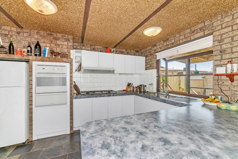 Photo - 7 Mead Street, Warnbro WA 6169 - Image 6