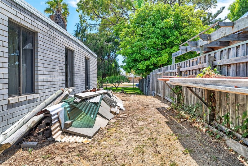 Photo - 7 Mead Street, Warnbro WA 6169 - Image 11