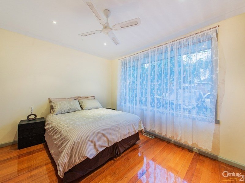 Photo - 7 Medoro Grove, Mulgrave VIC 3170 - Image 5