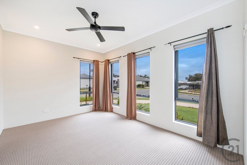 Photo - 7 Medway Road, Lakelands WA 6180 - Image 3