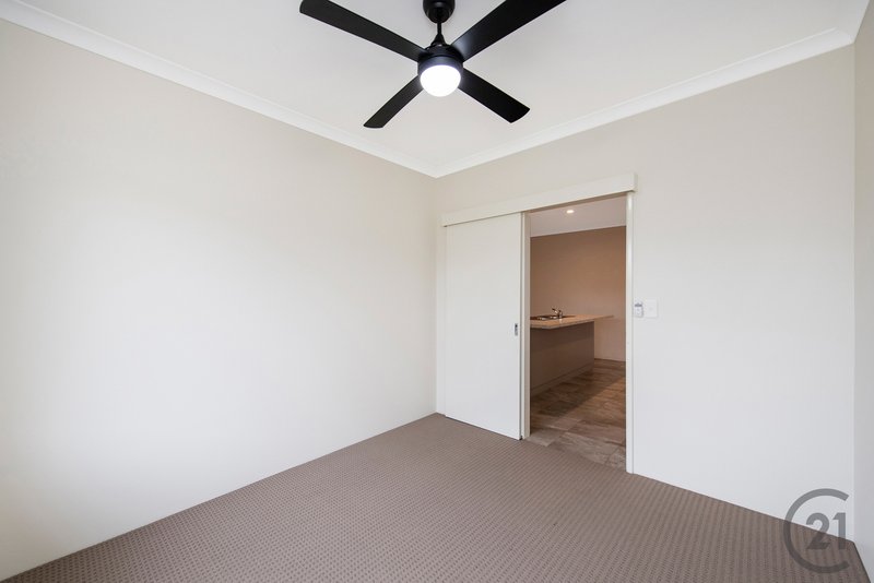 Photo - 7 Medway Road, Lakelands WA 6180 - Image 11