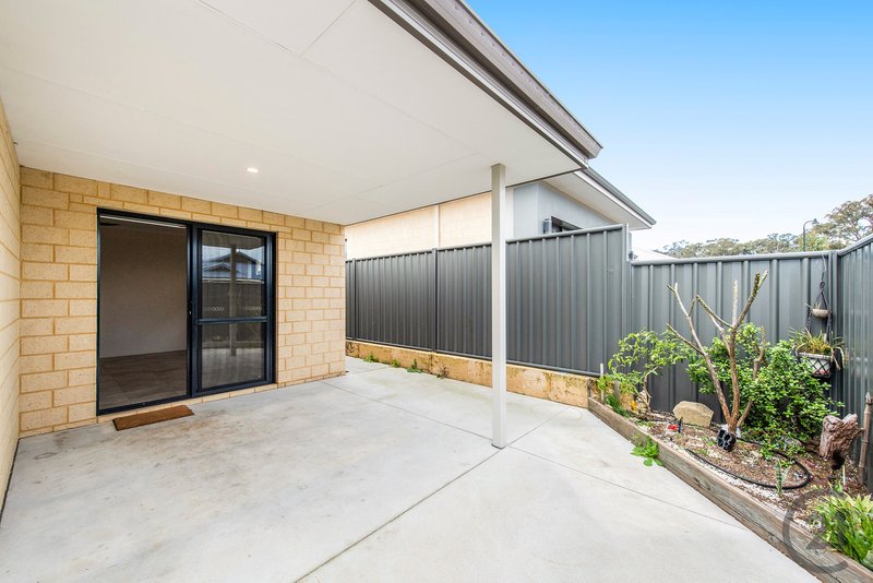 Photo - 7 Medway Road, Lakelands WA 6180 - Image 17