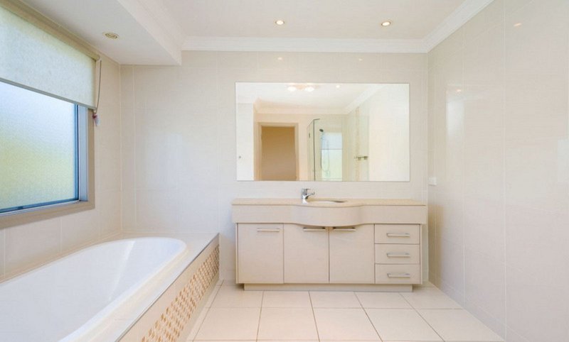 Photo - 7 Mellum Circuit, Pacific Pines QLD 4211 - Image 10