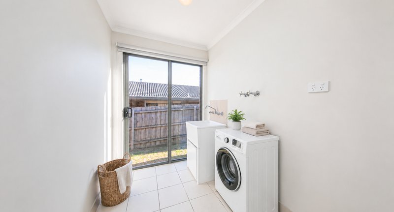 Photo - 7 Melzak Way, Berwick VIC 3806 - Image 6