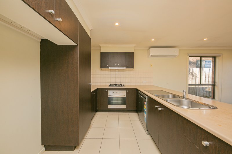 Photo - 7 Melzak Way, Berwick VIC 3806 - Image 2