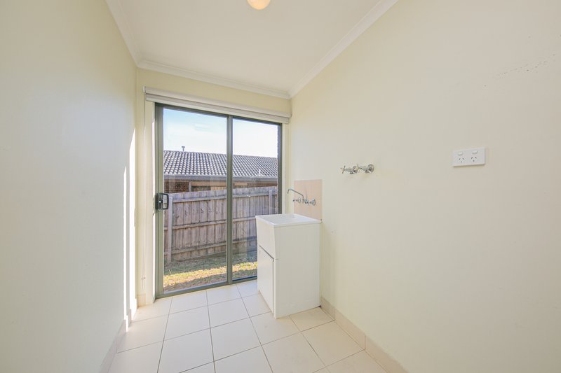 Photo - 7 Melzak Way, Berwick VIC 3806 - Image 5