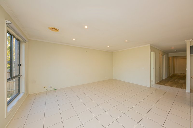 Photo - 7 Melzak Way, Berwick VIC 3806 - Image 7