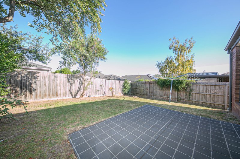 Photo - 7 Melzak Way, Berwick VIC 3806 - Image 10