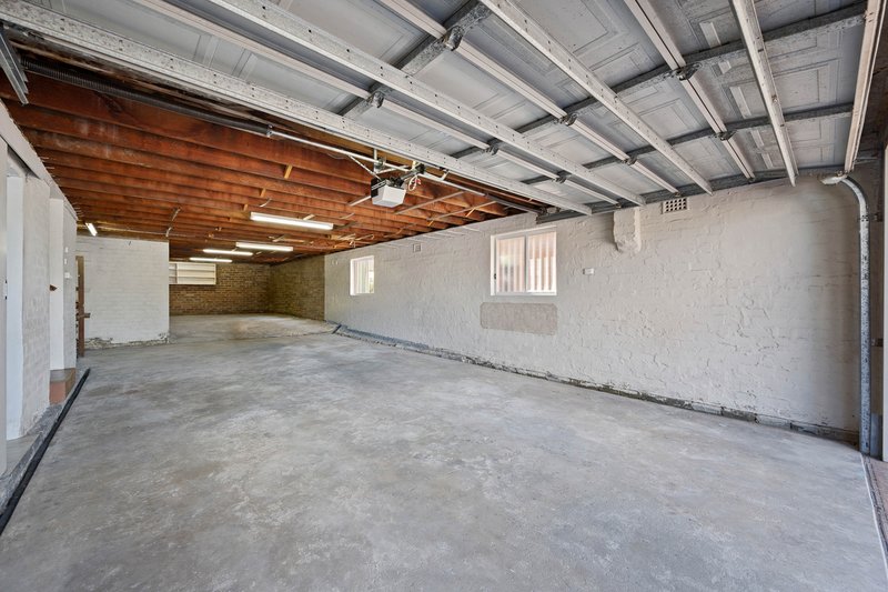 Photo - 7 Merri Avenue, Peakhurst Heights NSW 2210 - Image 11