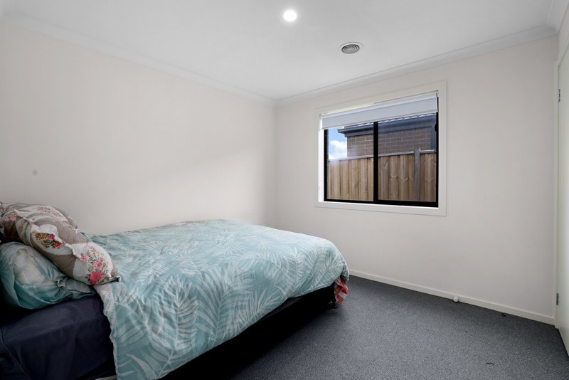 Photo - 7 Milos Court, Fraser Rise VIC 3336 - Image 10