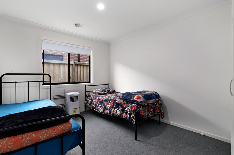 Photo - 7 Milos Court, Fraser Rise VIC 3336 - Image 11