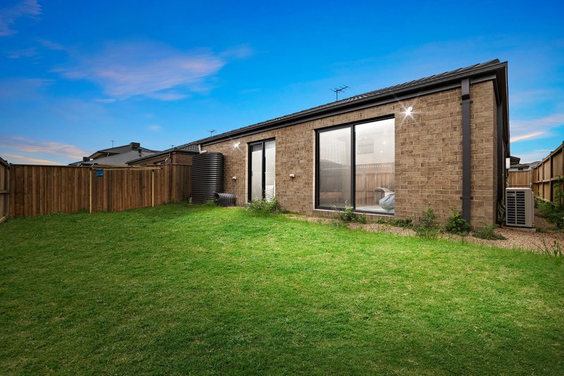 Photo - 7 Milos Court, Fraser Rise VIC 3336 - Image 14