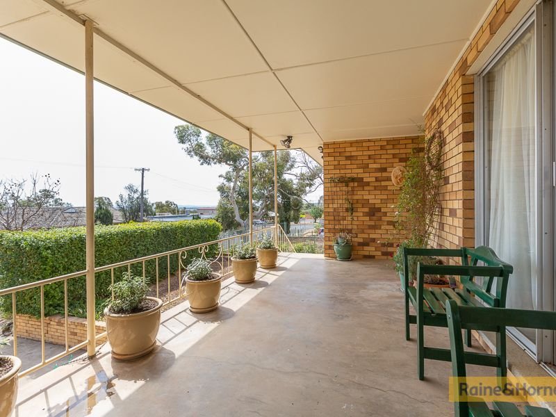 Photo - 7 Minnamurra Crescent, Tamworth NSW 2340 - Image 4