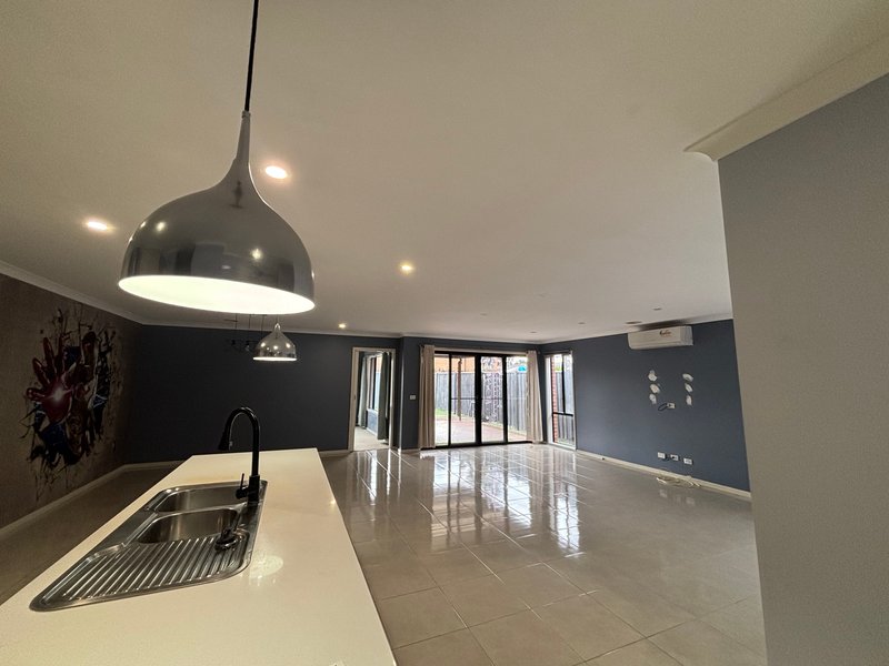 Photo - 7 Minter Court, Truganina VIC 3029 - Image 4