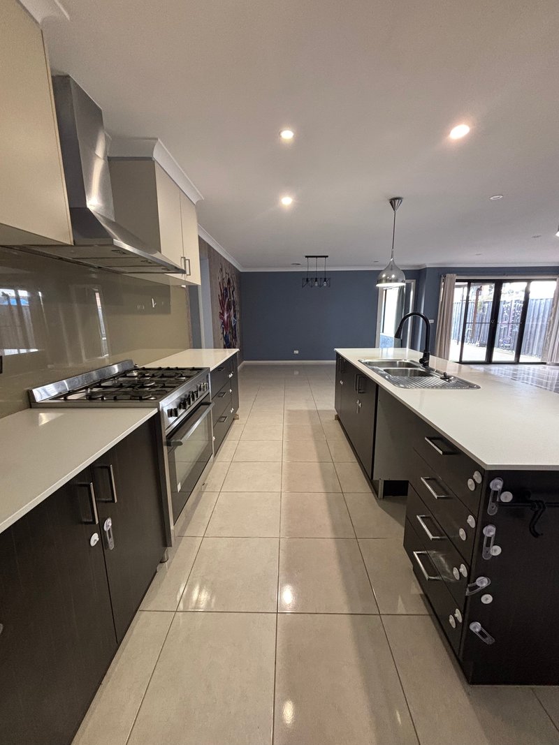Photo - 7 Minter Court, Truganina VIC 3029 - Image 5
