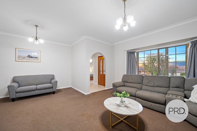 Photo - 7 Minya Place, Glenfield Park NSW 2650 - Image 2