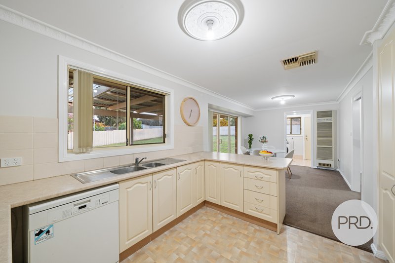 Photo - 7 Minya Place, Glenfield Park NSW 2650 - Image 5