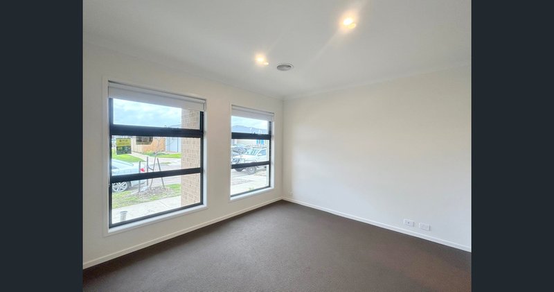 Photo - 7 Mirium Street, Donnybrook VIC 3064 - Image 2