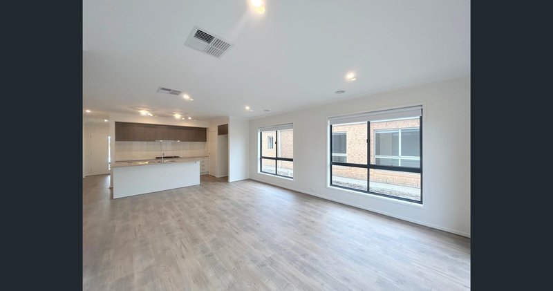 Photo - 7 Mirium Street, Donnybrook VIC 3064 - Image 4