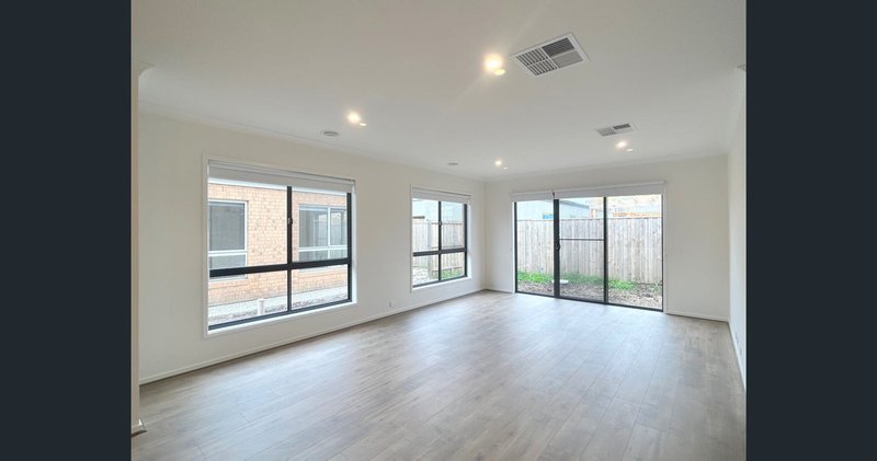 Photo - 7 Mirium Street, Donnybrook VIC 3064 - Image 5