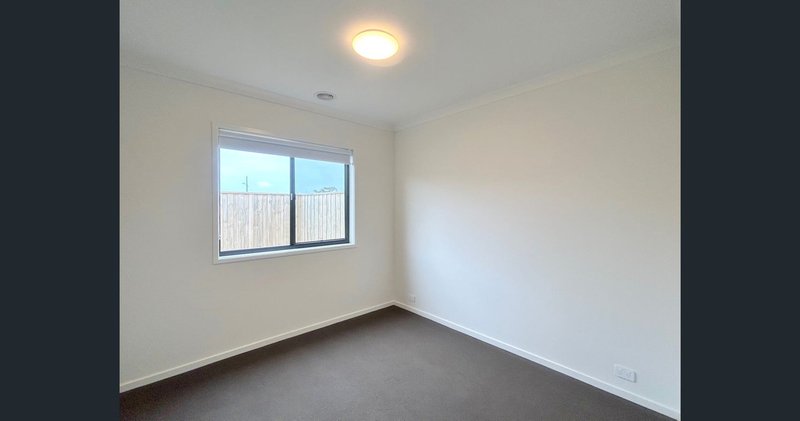 Photo - 7 Mirium Street, Donnybrook VIC 3064 - Image 6