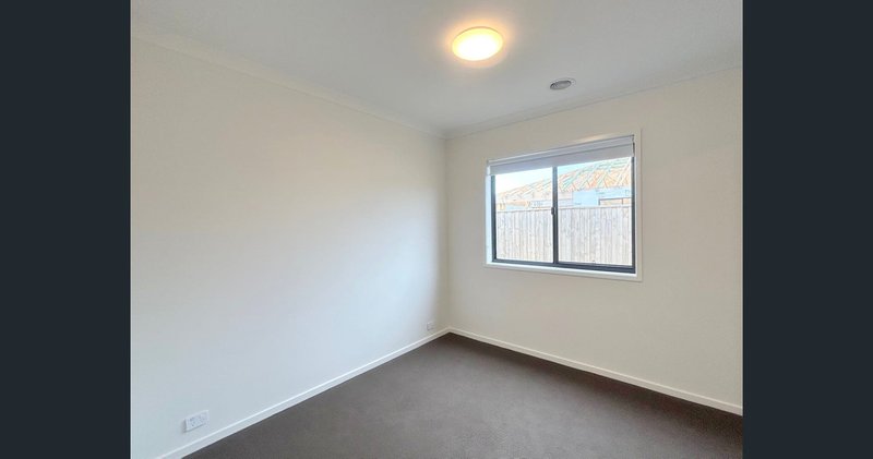 Photo - 7 Mirium Street, Donnybrook VIC 3064 - Image 8