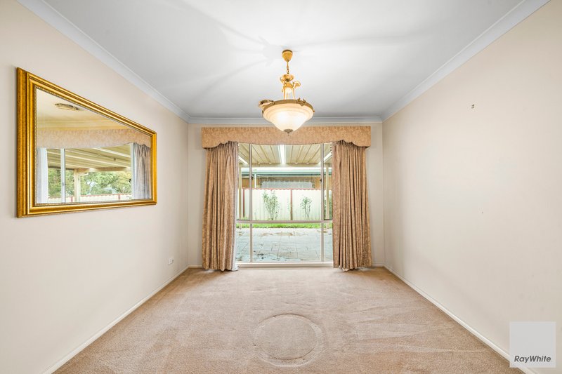 Photo - 7 Mitta Place, Taylors Hill VIC 3037 - Image 4