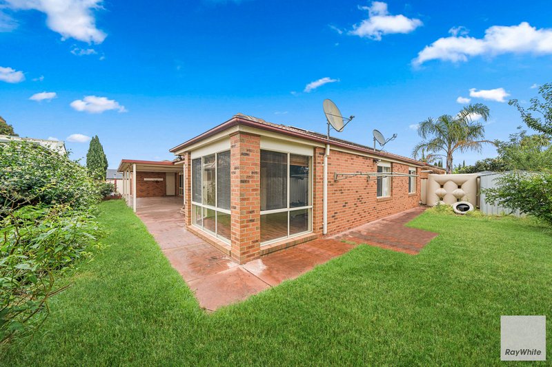 Photo - 7 Mitta Place, Taylors Hill VIC 3037 - Image 6