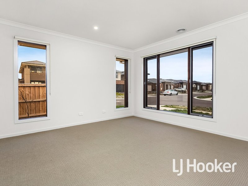 Photo - 7 Modra Street, Point Cook VIC 3030 - Image 2