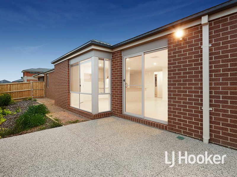 Photo - 7 Modra Street, Point Cook VIC 3030 - Image 10