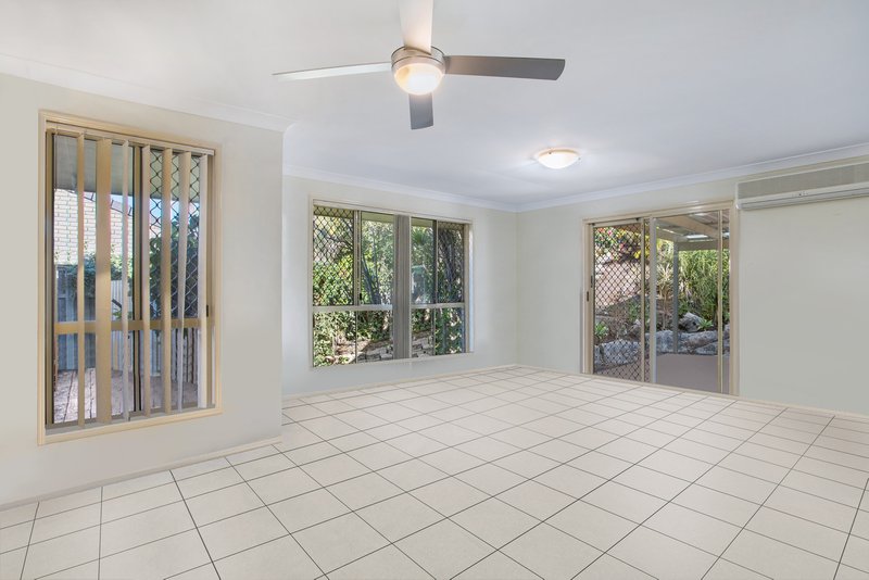 Photo - 7 Montezuma Drive, Burleigh Waters QLD 4220 - Image 12