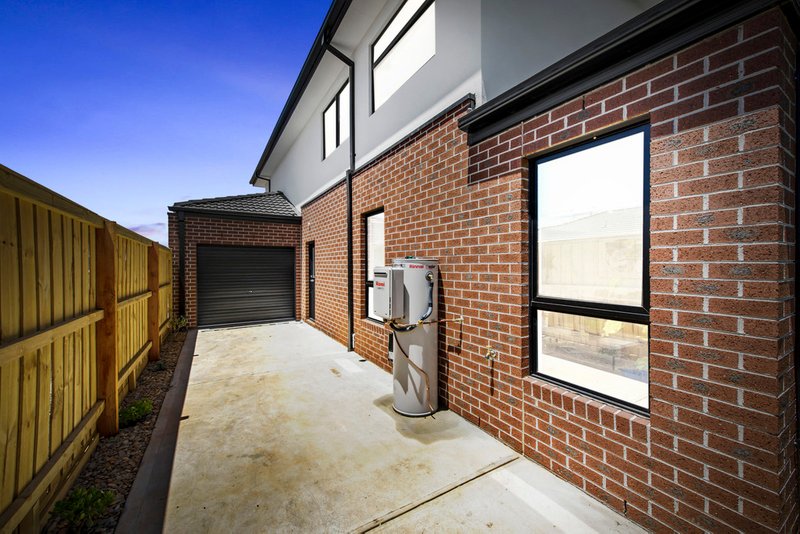 Photo - 7 Monticiano Road, Fraser Rise VIC 3336 - Image 12