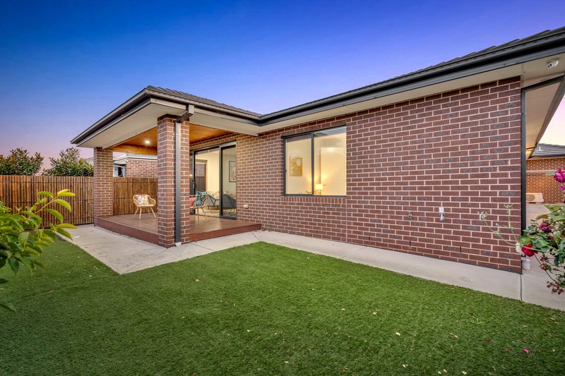 Photo - 7 Montvale Drive, Craigieburn VIC 3064 - Image 21