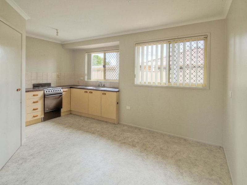 Photo - 7 Mortlake Crescent, Boronia Heights QLD 4124 - Image 4