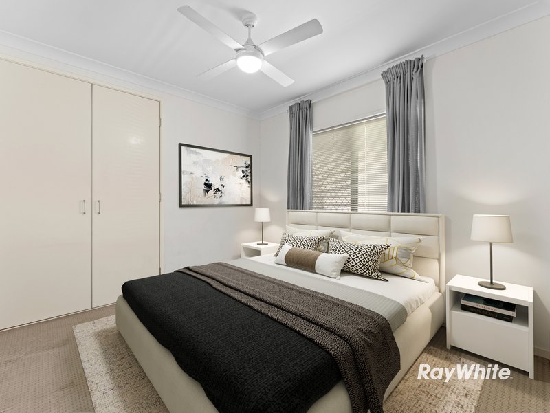 Photo - 7 Mount Barney Crescent, Park Ridge QLD 4125 - Image 9