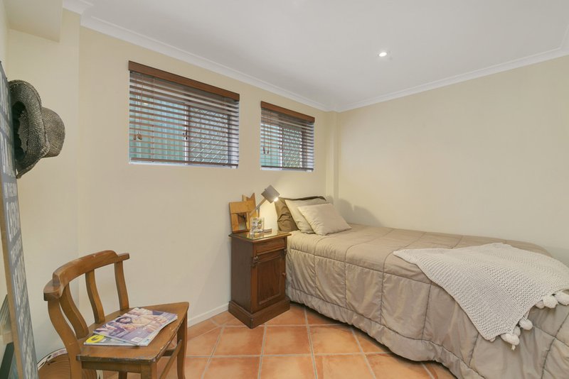 Photo - 7 Mourilyan Street, Mansfield QLD 4122 - Image 13