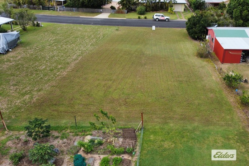 Photo - 7 Muir Street, Tully Heads QLD 4854 - Image 4