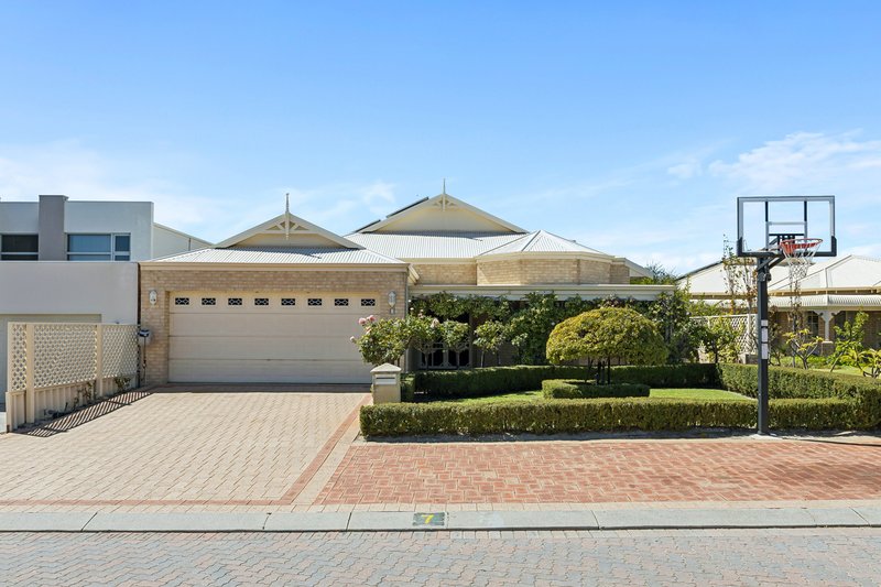 Photo - 7 Mulloway Court, Sorrento WA 6020 - Image 1