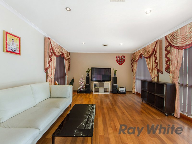 Photo - 7 Mulwala Gardens, St Albans VIC 3021 - Image 5