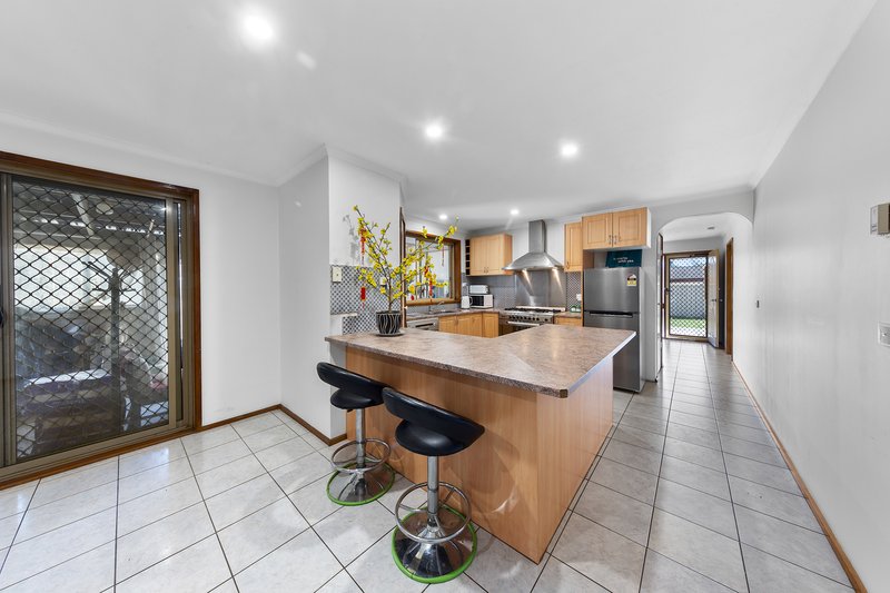 Photo - 7 Mulwala Gardens, St Albans VIC 3021 - Image 9