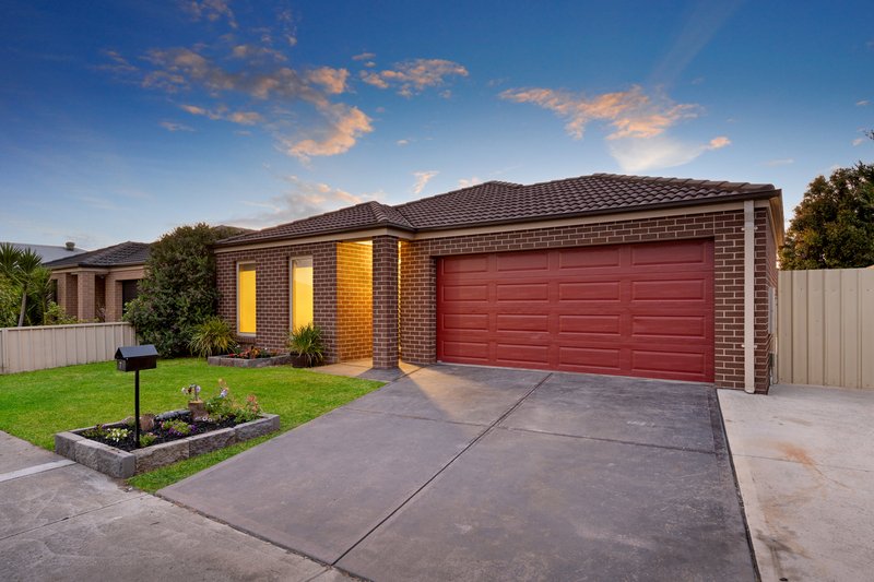 Photo - 7 Muscari Drive, Pakenham VIC 3810 - Image 2