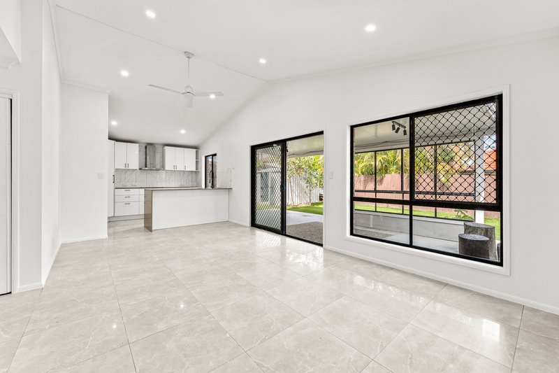 Photo - 7 Muscovy Place, Forest Lake QLD 4078 - Image 2
