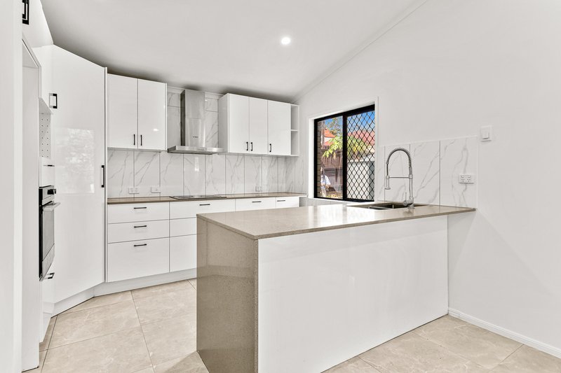 Photo - 7 Muscovy Place, Forest Lake QLD 4078 - Image 5